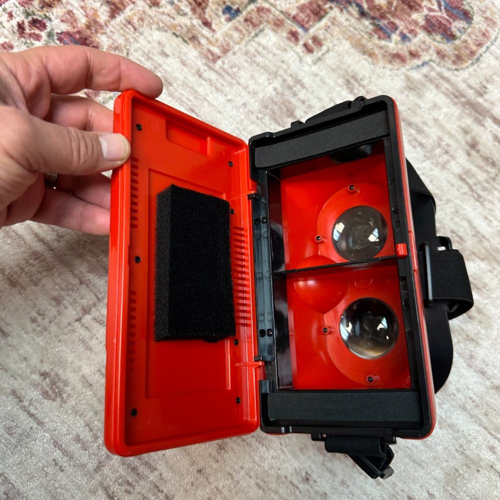 New Balance Virtual Reality Headset In Great Condition!! - Picture 5 of 5